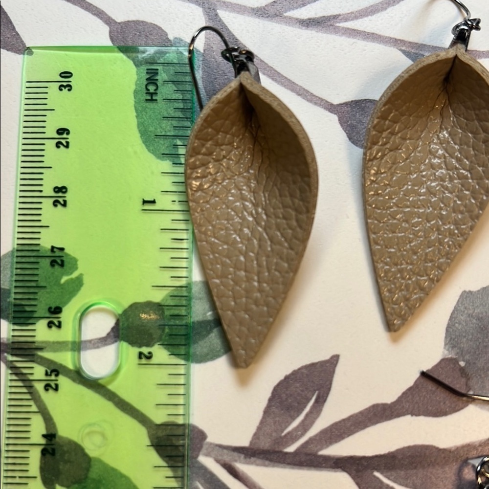 Elegant Leather Leaf Earrings Set - Tan, Blue, Brown - Picture 11 of 12